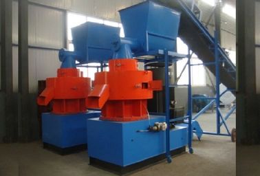 Trung Quốc Ring Die Sawdust Pellet Machine With Automatic Lubricant Pump nhà cung cấp